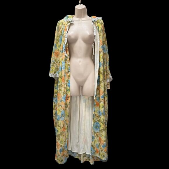 Vintage 1960s Delicate Floral Housecoat Yellow Robe White Lace Trim Ribbon Tie - Picture 4 of 16